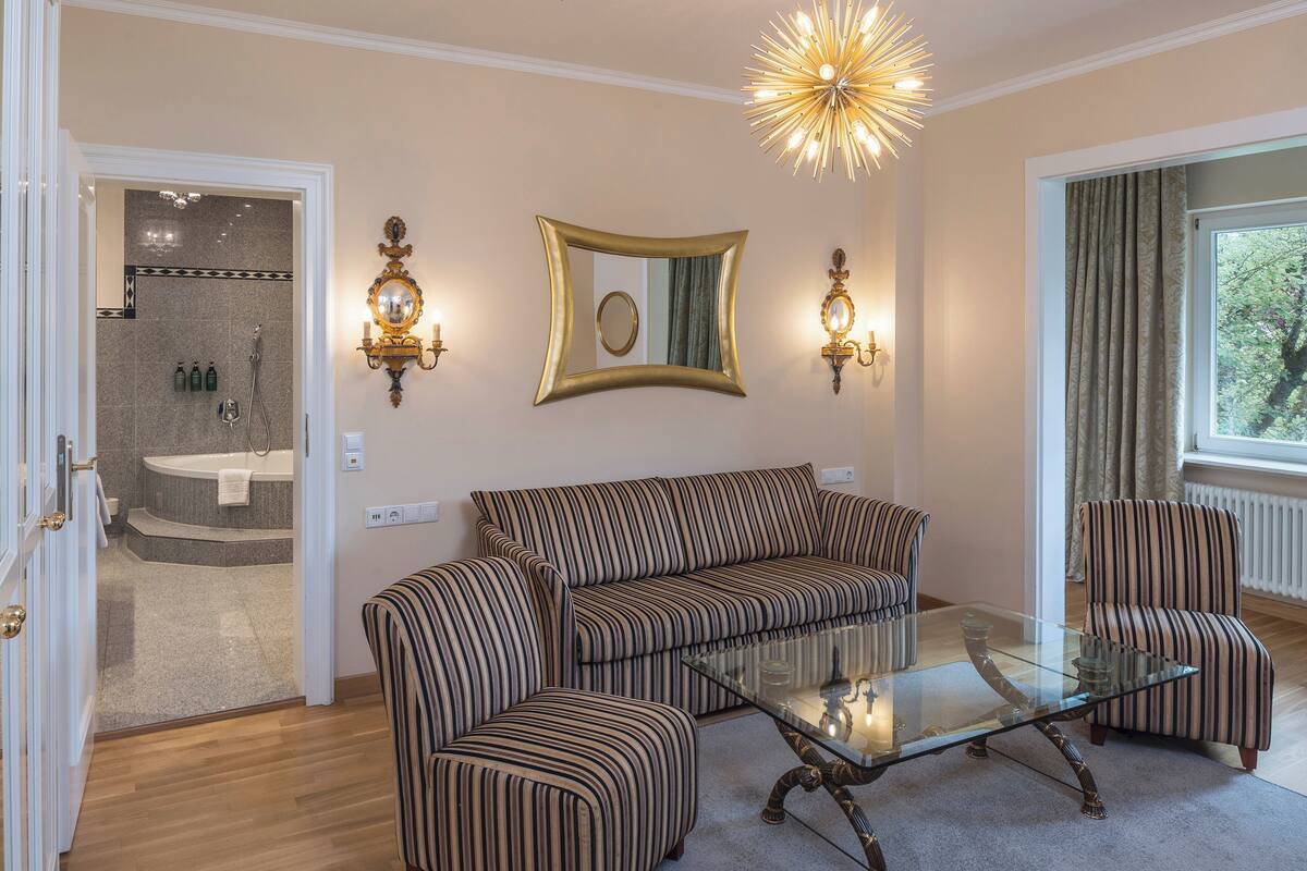 Suite | Artículos del minibar gratis y caja de seguridad en la habitación