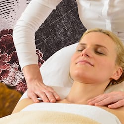 Lichaamsbehandelingen, aromatherapie, hotstone-massages, body scrubs