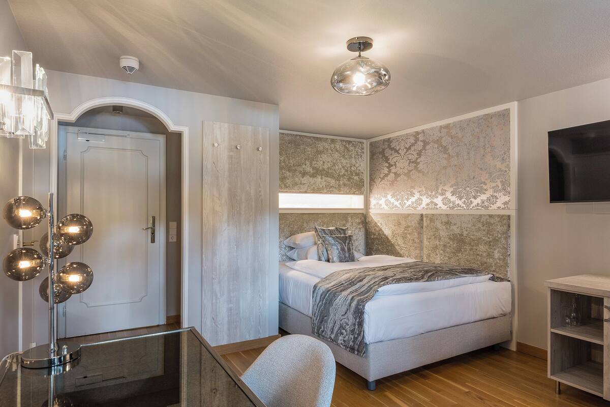 Habitación individual clásica | Artículos del minibar gratis y caja de seguridad en la habitación