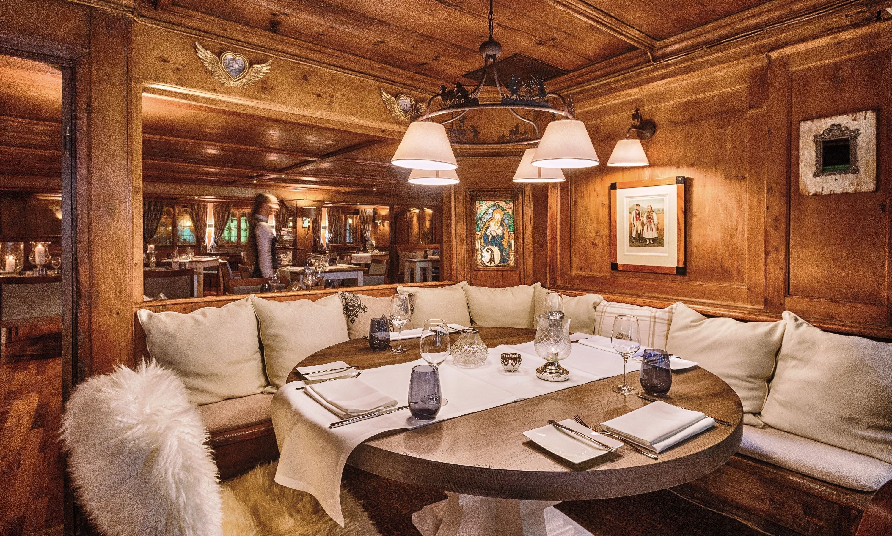 lunch, dinner served; local cuisine, al fresco dining