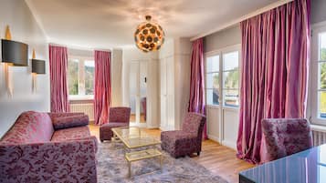 Junior Suite (Deluxe) | Free minibar, in-room safe, individually decorated