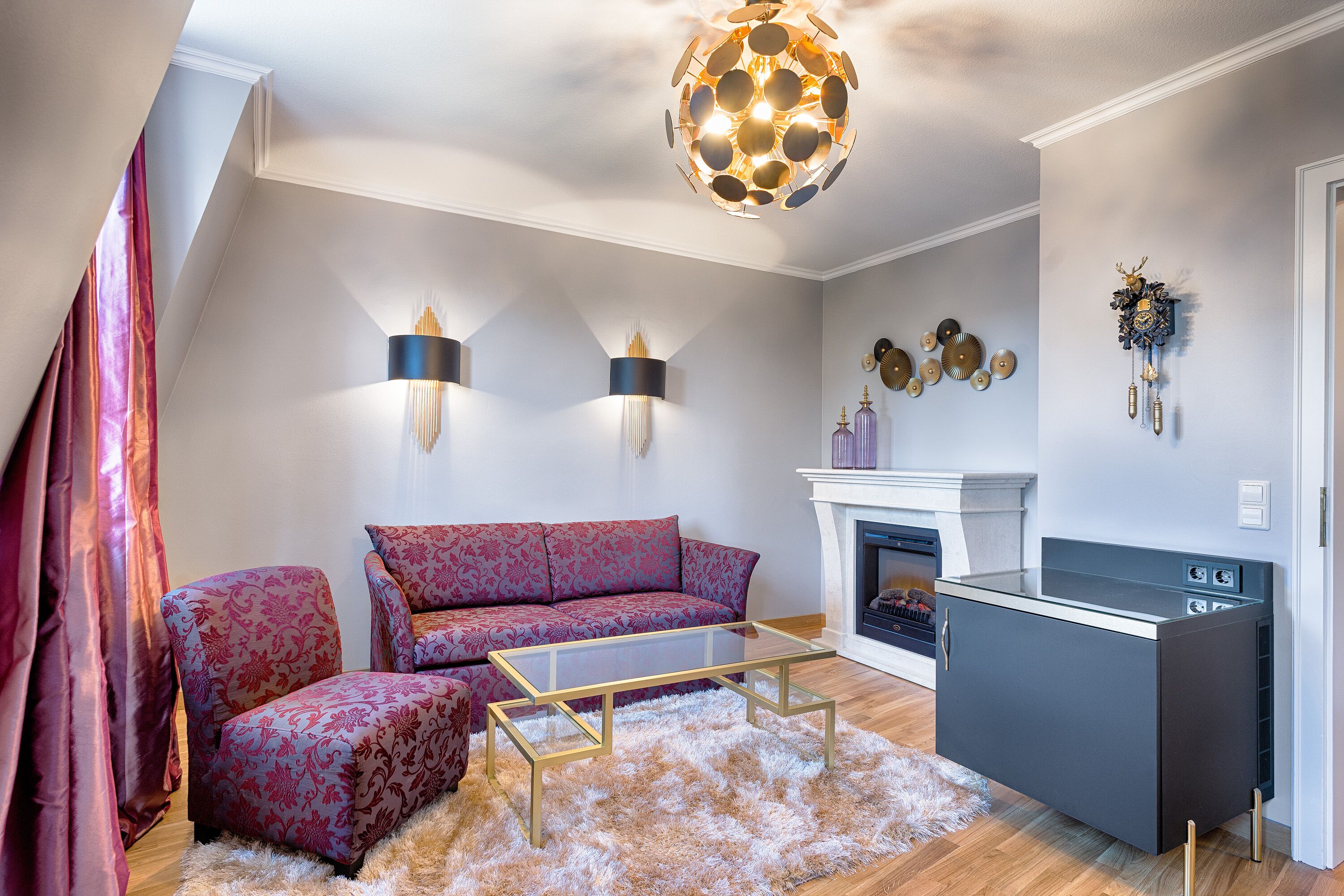 junior suite (deluxe) | 1 bedroom, free minibar, in-room safe, individually decorated