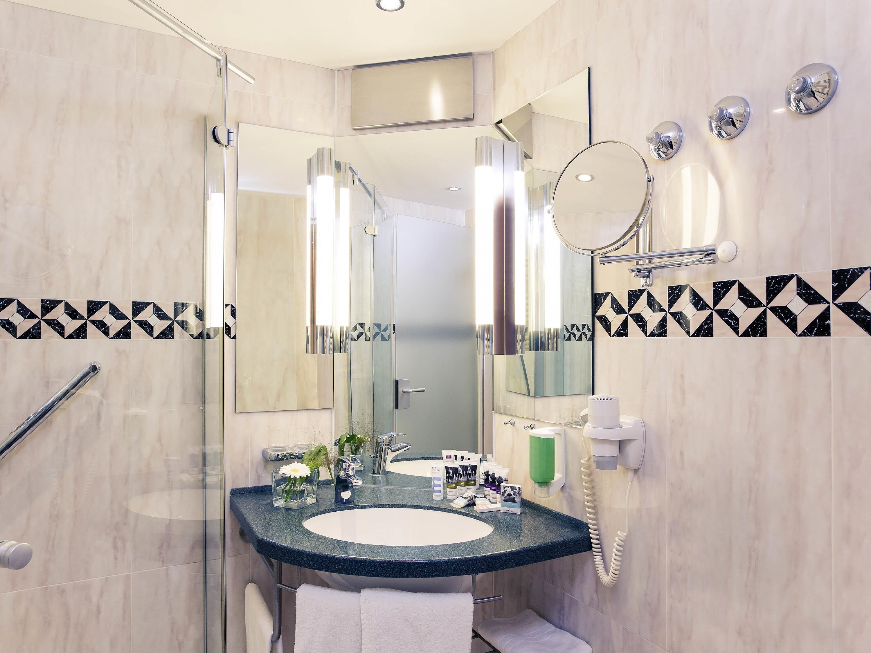 standard twin room, 1 double or 2 single beds | hypo-allergenic bedding, in-room safe, desk, blackout curtains