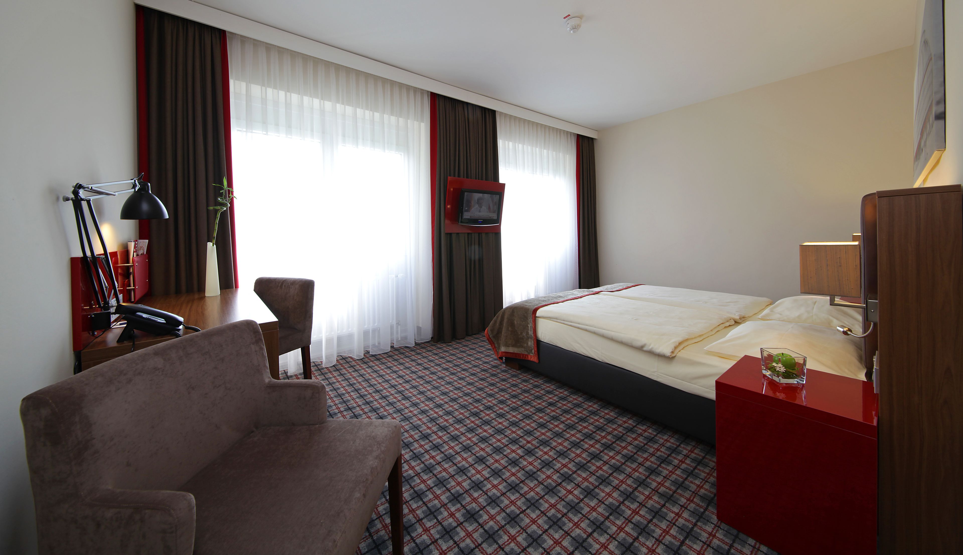 superior room, 1 double bed | hypo-allergenic bedding, in-room safe, desk, blackout curtains