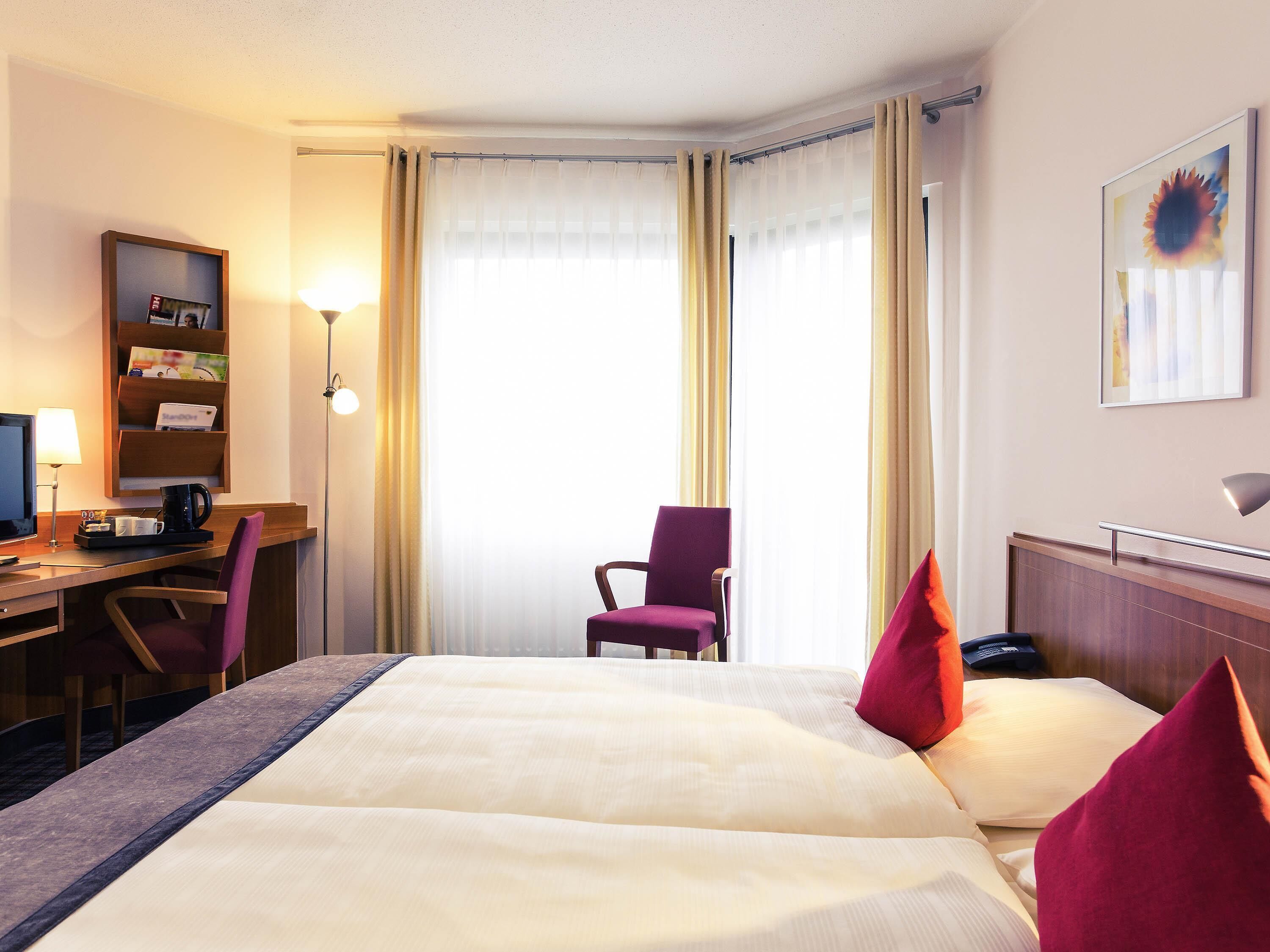 Standard Twin Room, 1 Double or 2 Single Beds | Hypo-allergenic bedding, in-room safe, desk, blackout curtains