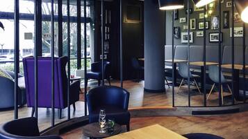 Abendessen, regionale Küche, Blick auf den Garten