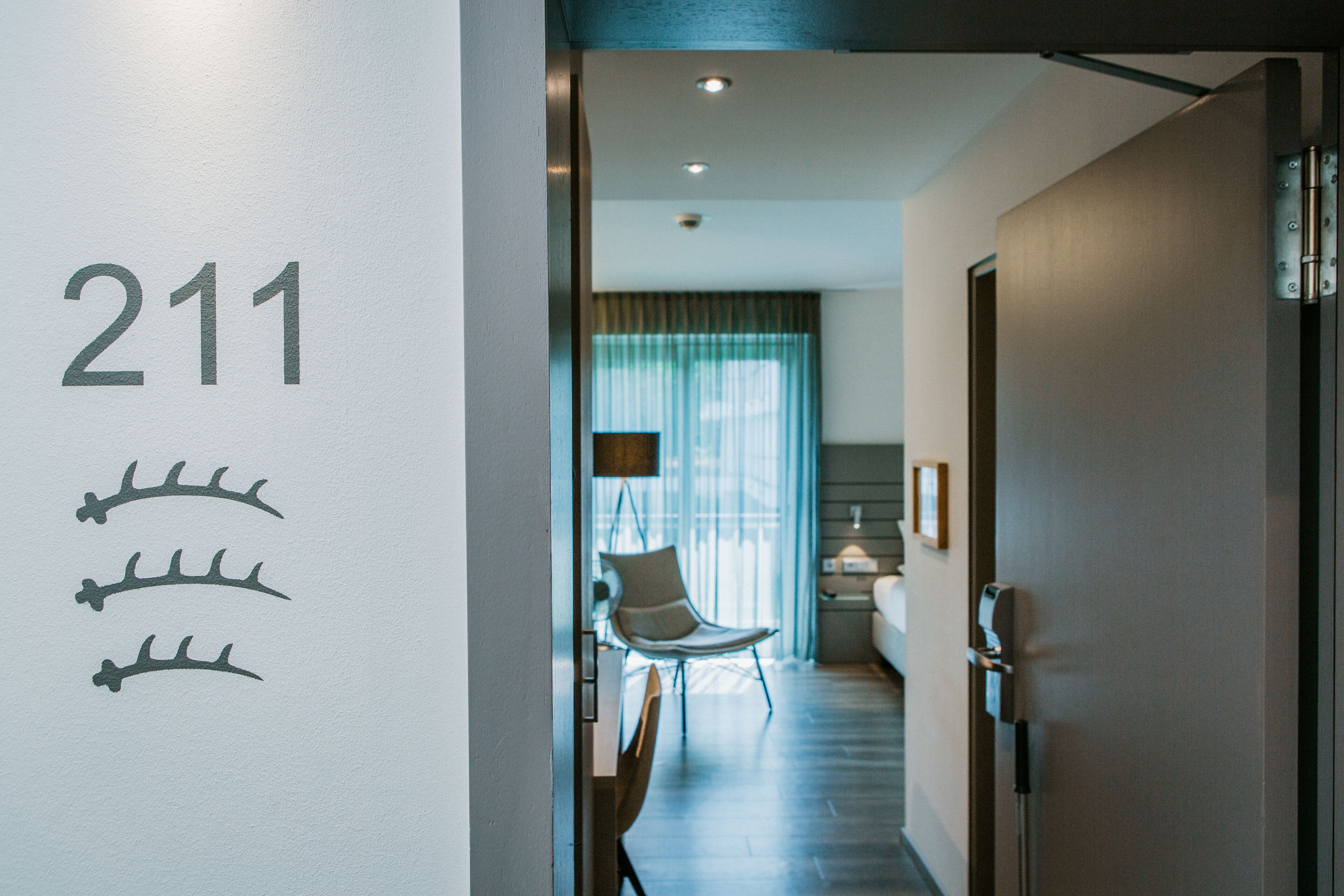 standard single room | living area | tv