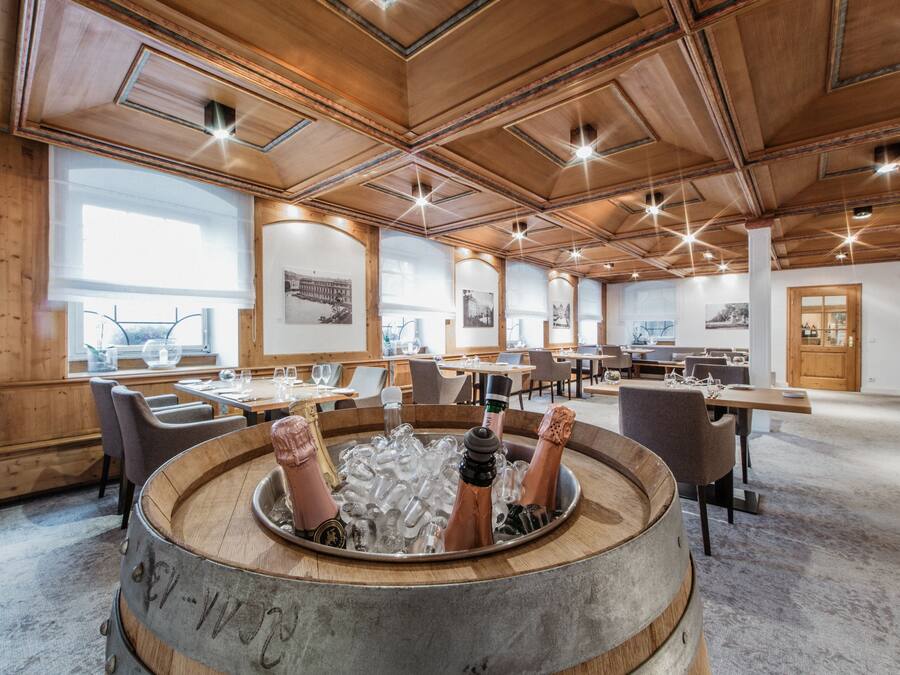 2 restaurants, spécialités Cuisine européenne moderne