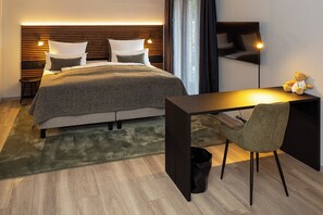 Deluxe Double Room | Egyptian cotton sheets, premium bedding, pillow-top beds, in-room safe - Schlosshotel Monrepos (Ludwigsburg)