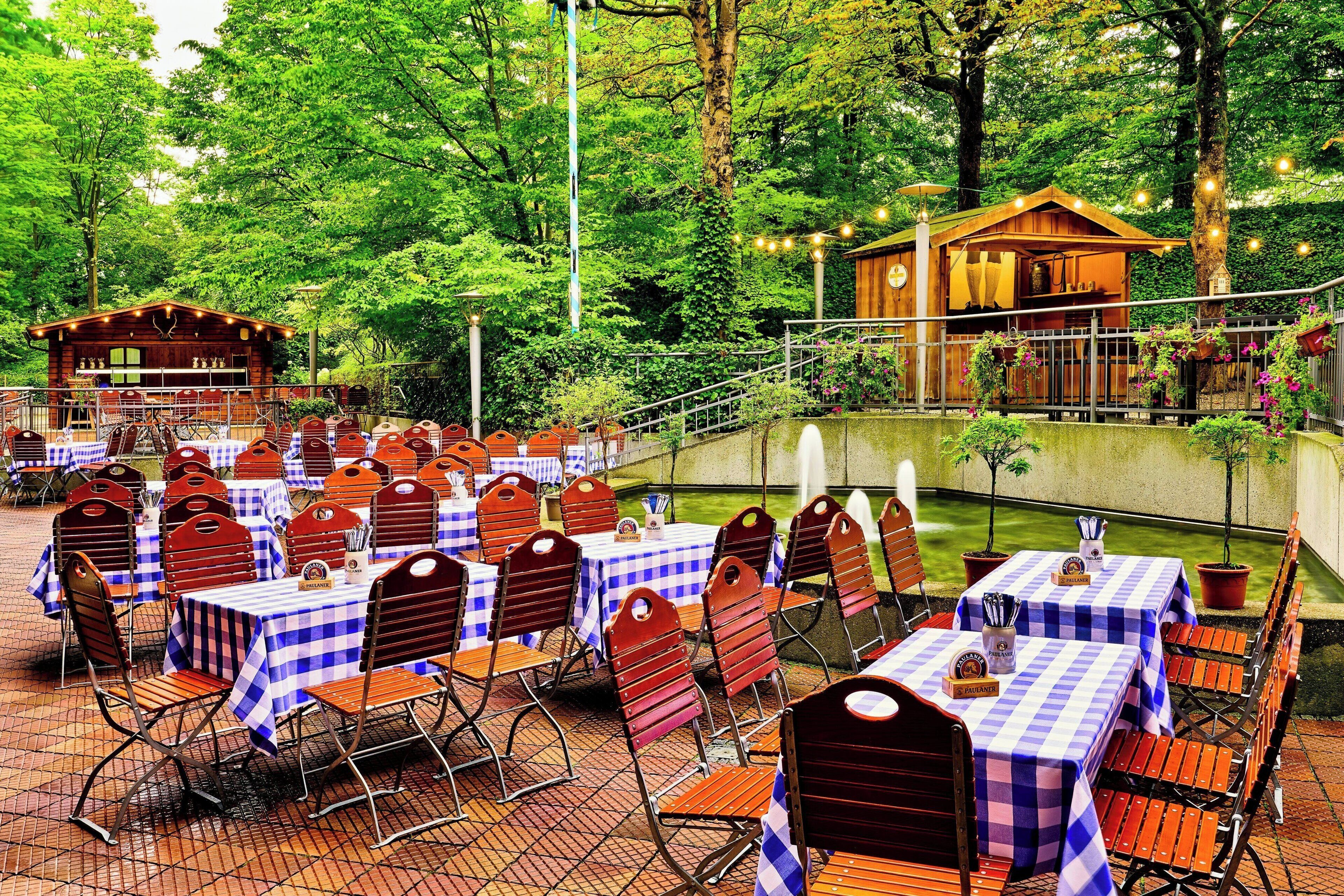 2 restaurants, lunch served