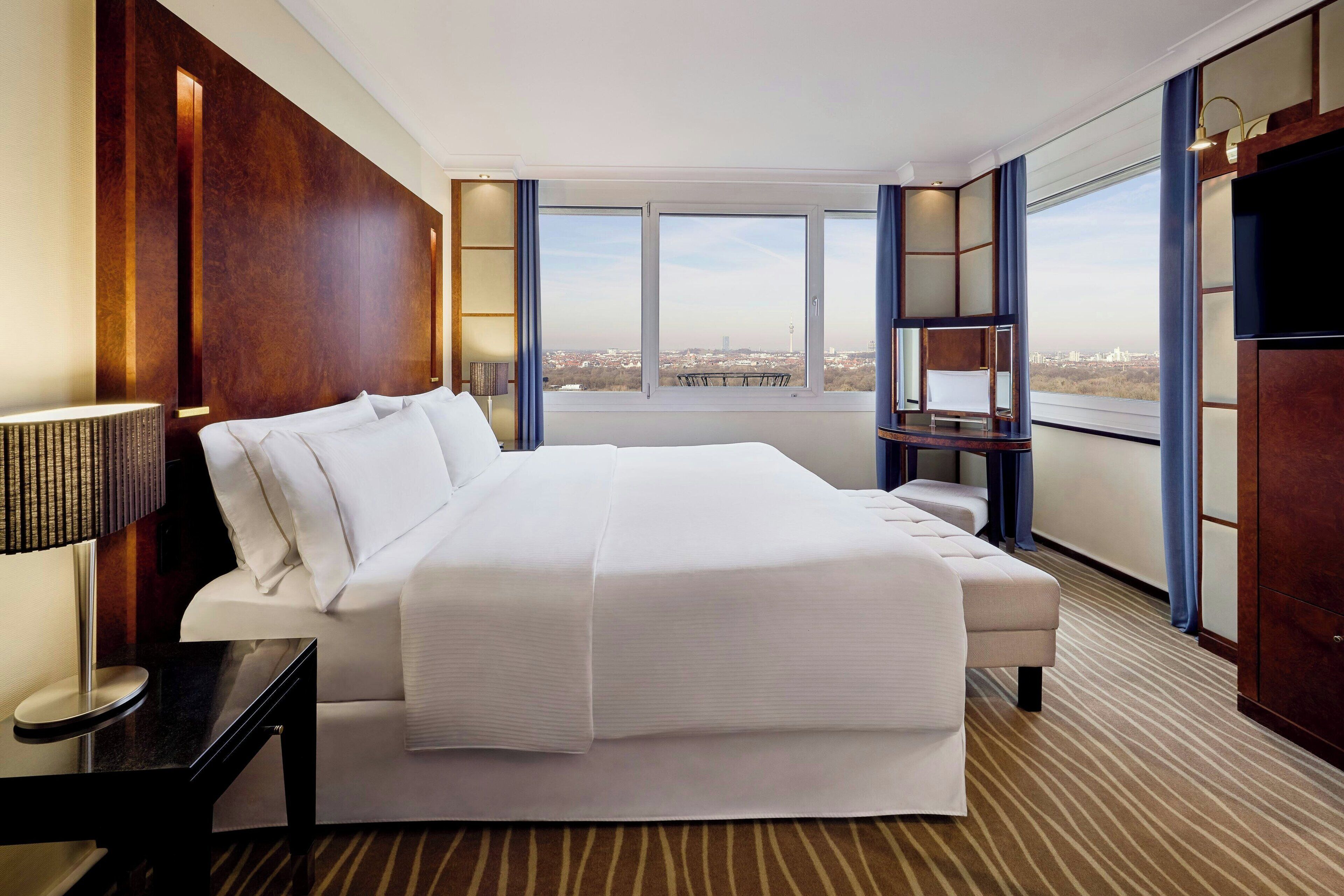 Deluxe Suite, 1 Bedroom | Hypo-allergenic bedding, down duvets, pillow-top beds, minibar