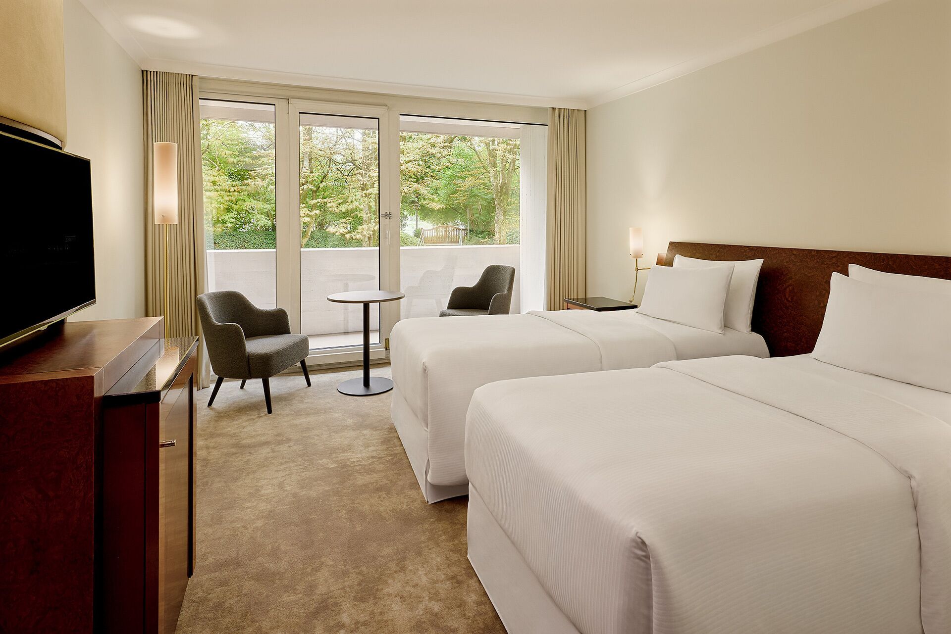 Urban Garden Room Twin Bed with Balcony | Roupas de cama antialérgicas, edredons de pluma