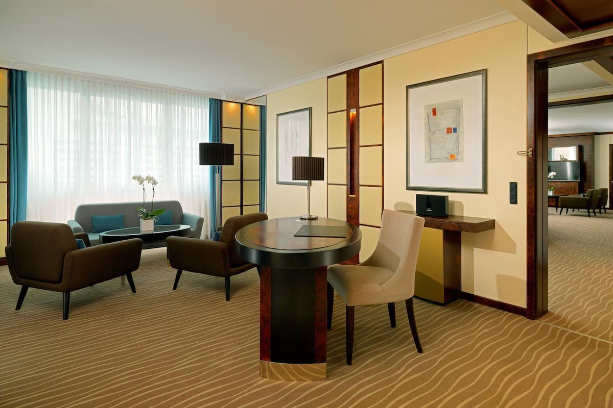 Westin, Club Suite, 1 Bedroom, Non Smoking | Living room | 40-inch LCD TV with cable channels, pay films, offices