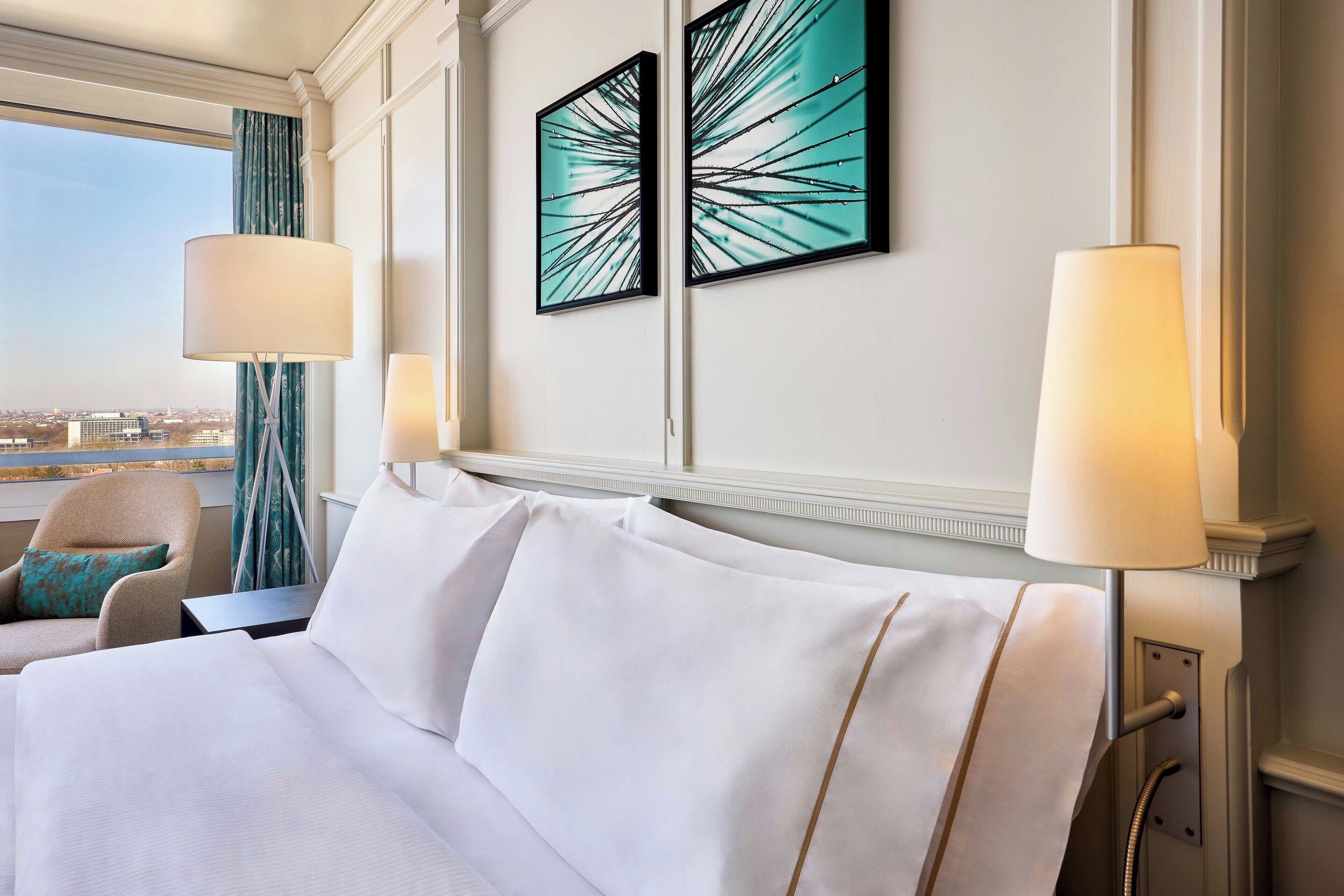 room, 1 king bed | 1 bedroom, hypo-allergenic bedding, down duvets, pillow-top beds