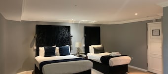 Barons Court Hotel