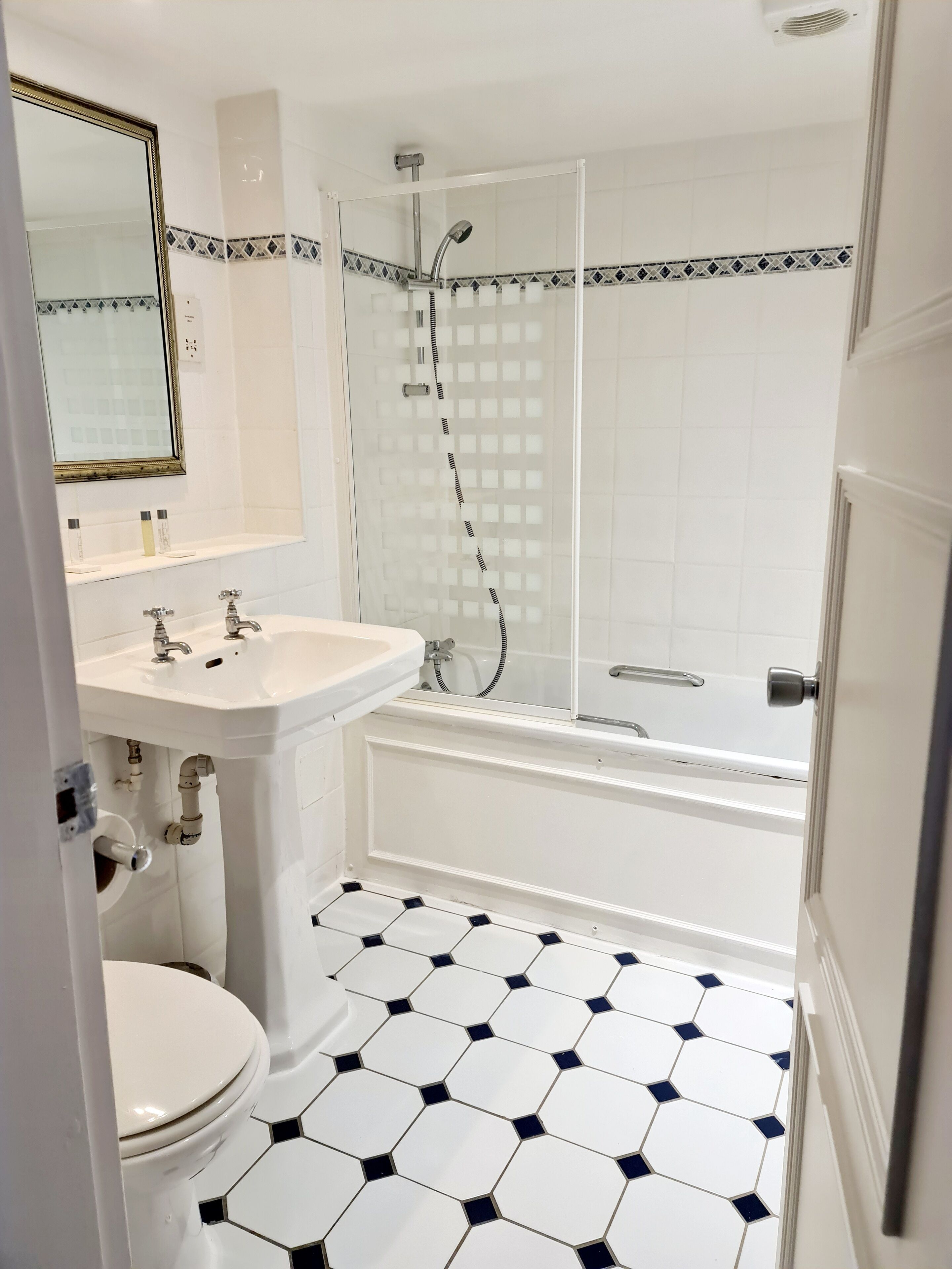 Foto - Barons Court Hotel Walsall