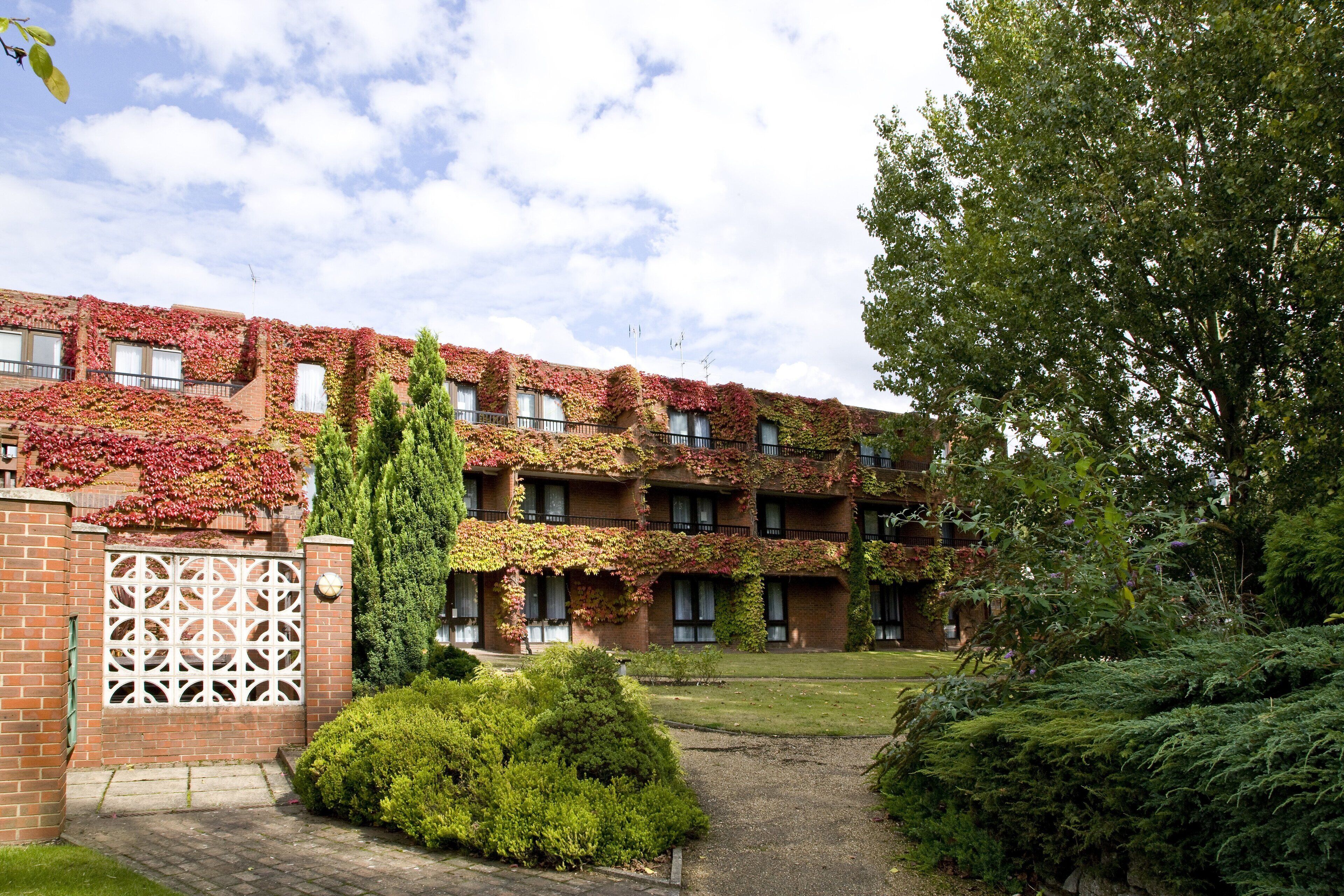 المنشأة من الخارج