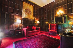 Suite | In-room safe, iron/ironing board, free WiFi, bed sheets