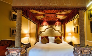 Kahden hengen deluxe-huone (Castle Deluxe Room) | Tallelokero huoneessa, silitysrauta/-lauta, ilmainen Wi-Fi