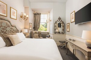 Castle Superior Room | In-room safe, iron/ironing board, free WiFi, bed sheets