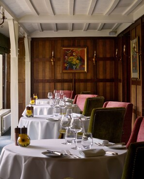 Petit déjeuner, déjeuner et dîner servis sur place