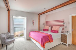 Deluxe dubbelrum - havsutsikt | 1 sovrum, skrivbord, arbetsyta för laptop och strykjärn/strykbräda