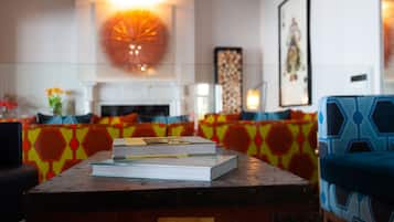 Bar lounge