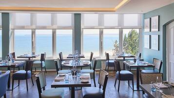 Breakfast, lunch, dinner served; local cuisine, ocean views