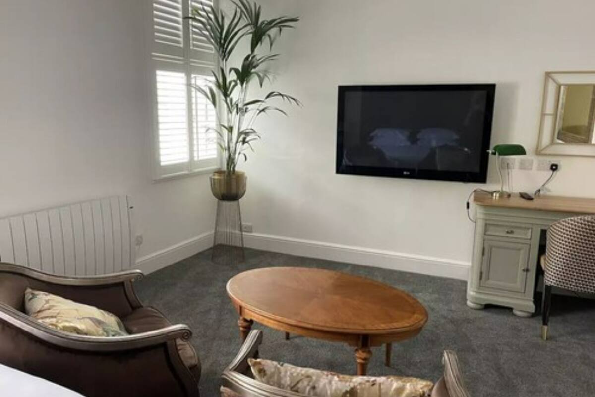 junior studio suite | 1 bedroom, premium bedding, pillow-top beds, in-room safe