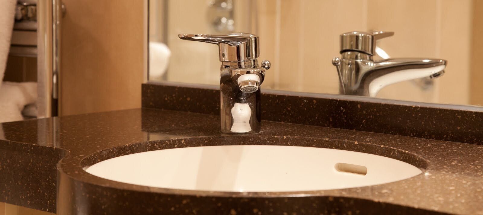 double room | bathroom | free toiletries, towels