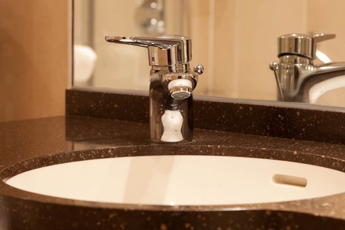 double room | bathroom | free toiletries, towels