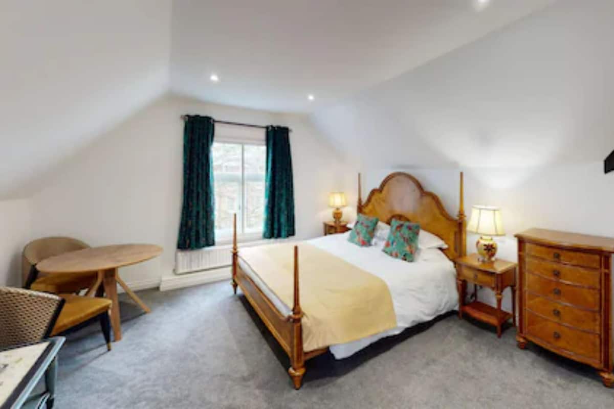 Junior Studio Suite | 1 bedroom, premium bedding, pillow-top beds, in-room safe