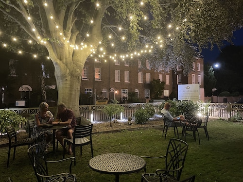 The Royal Adelaide Hotel