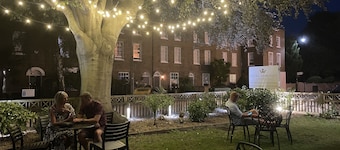The Royal Adelaide Hotel