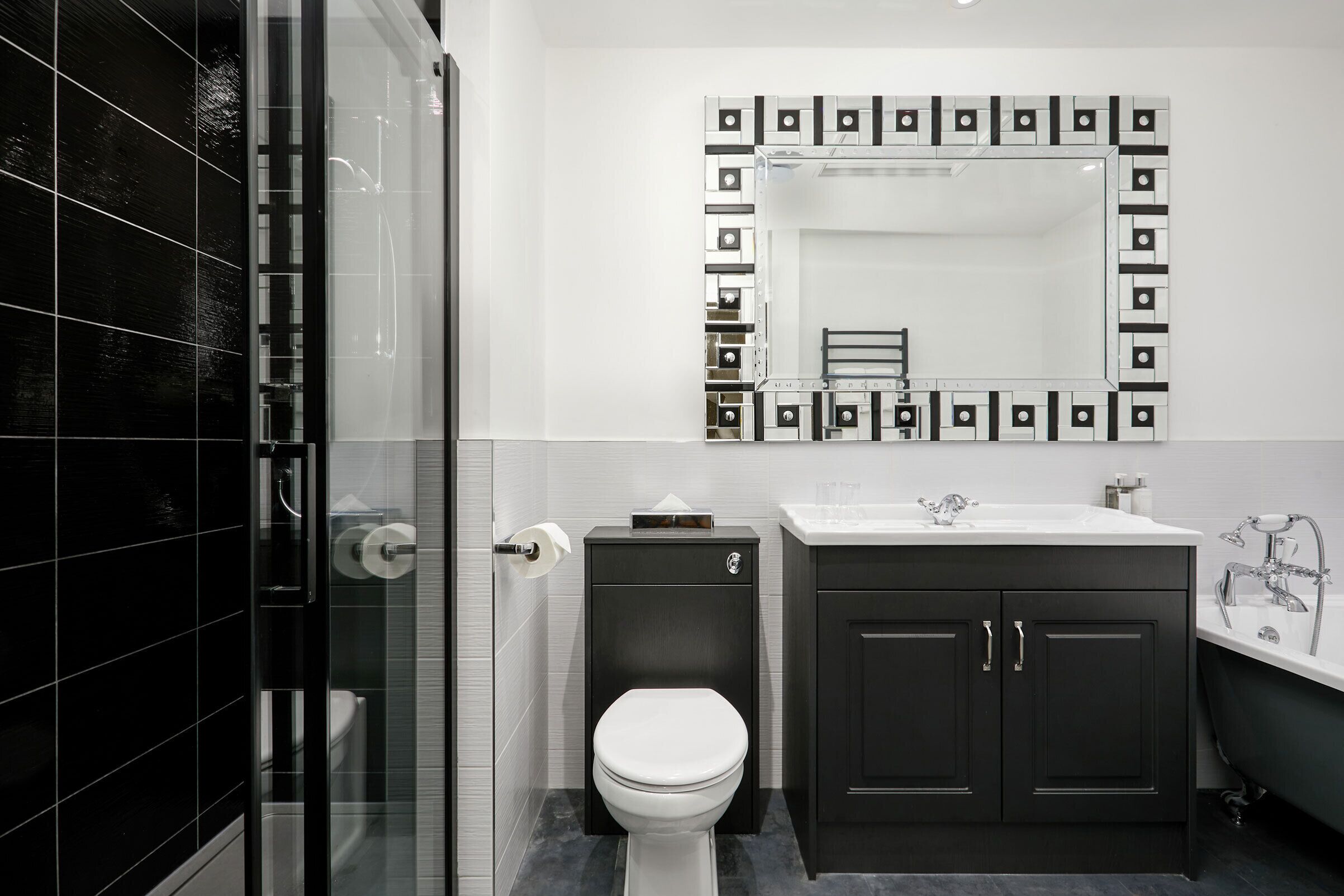 junior studio suite | bathroom | free toiletries, towels
