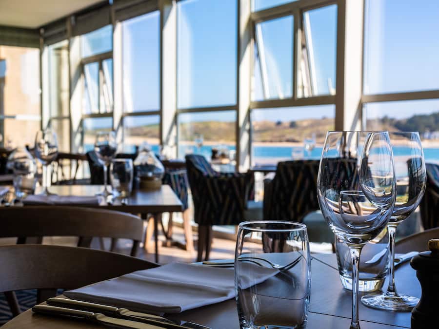 Se sirven desayunos, almuerzos y cenas; cocina local