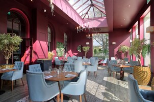 Lunch and dinner served