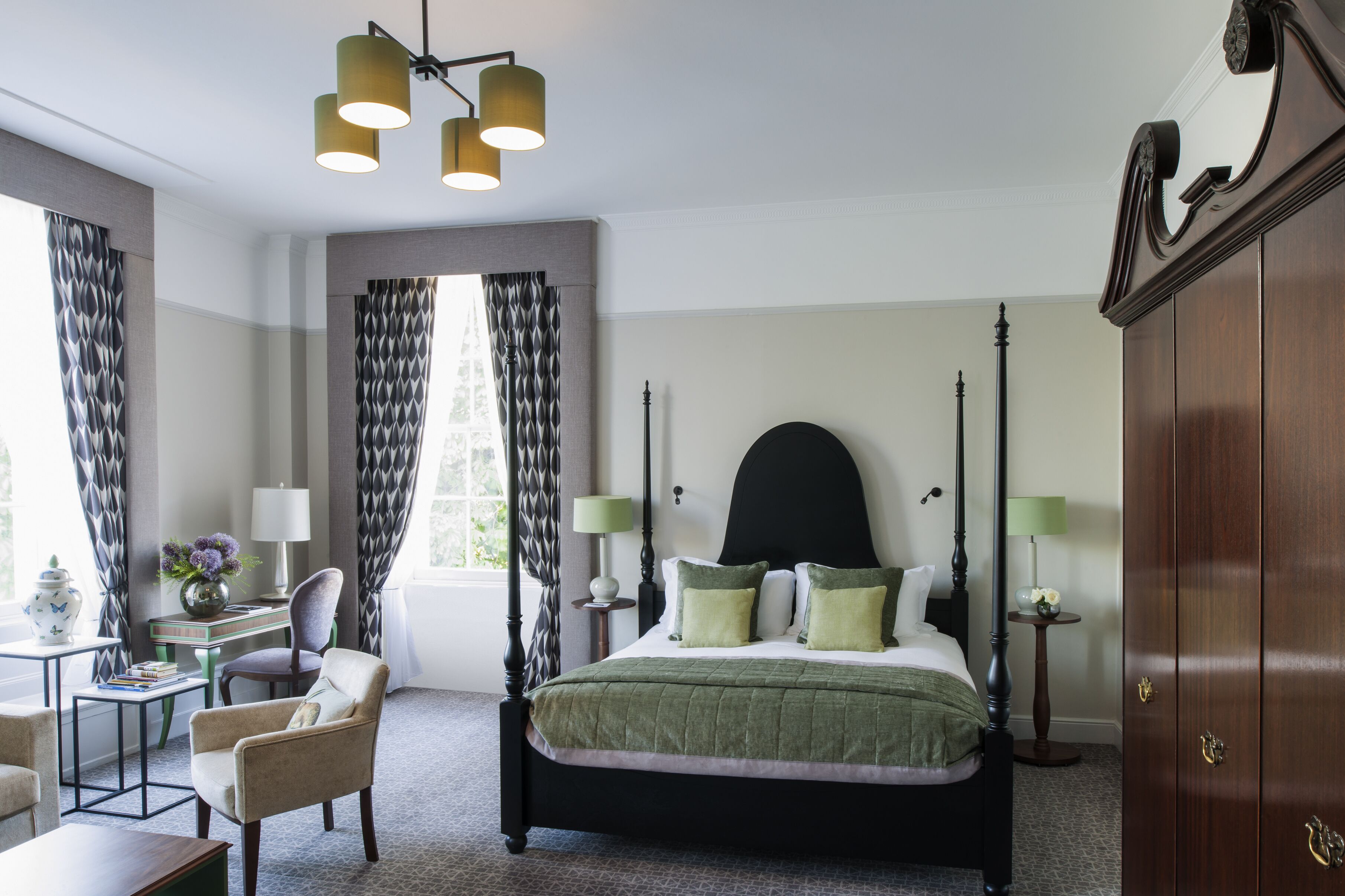 Ropa de cama de alta calidad y minibar 