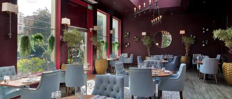 Déjeuner et dîner servis sur place