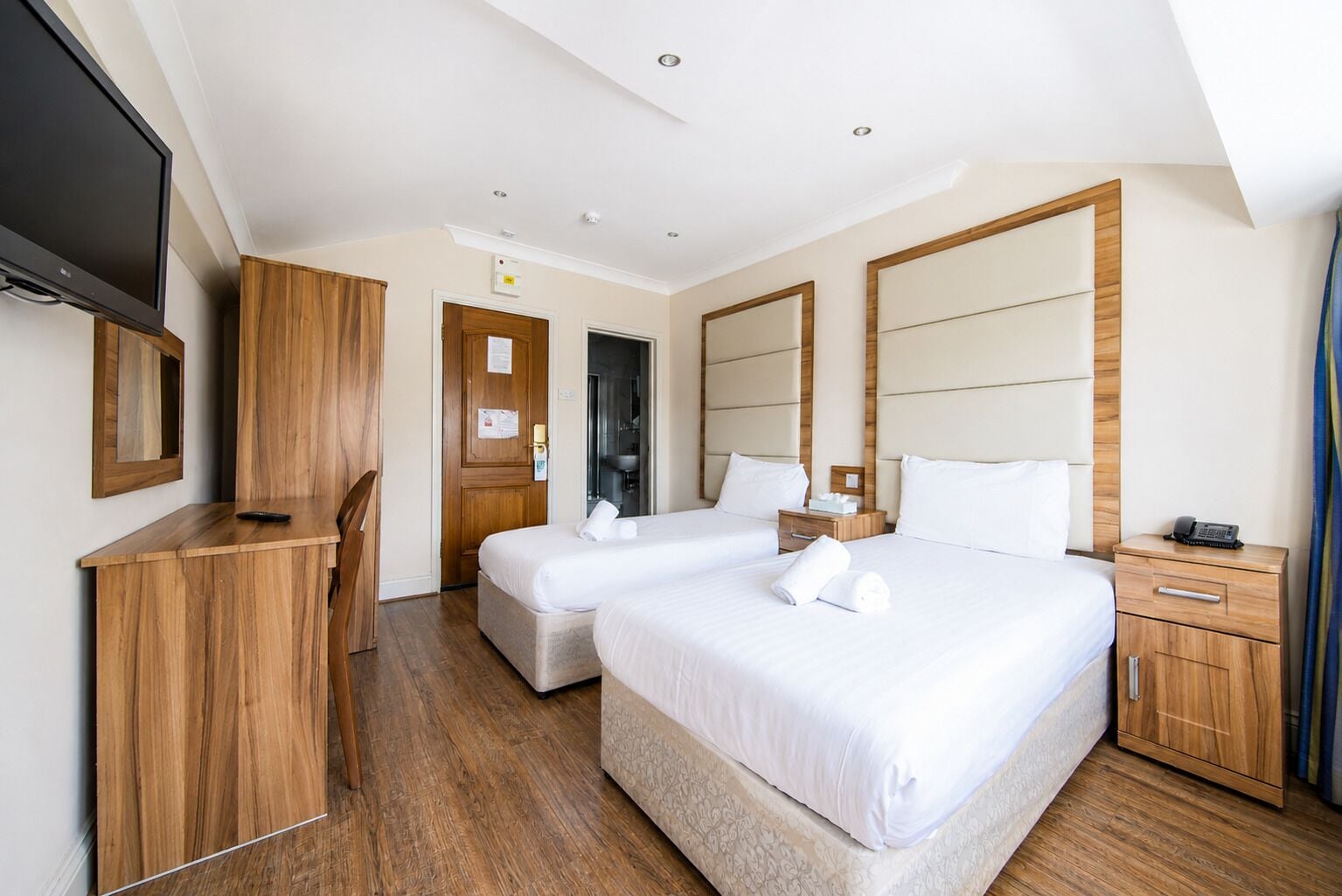 Photo - Royal Eagle Hotel