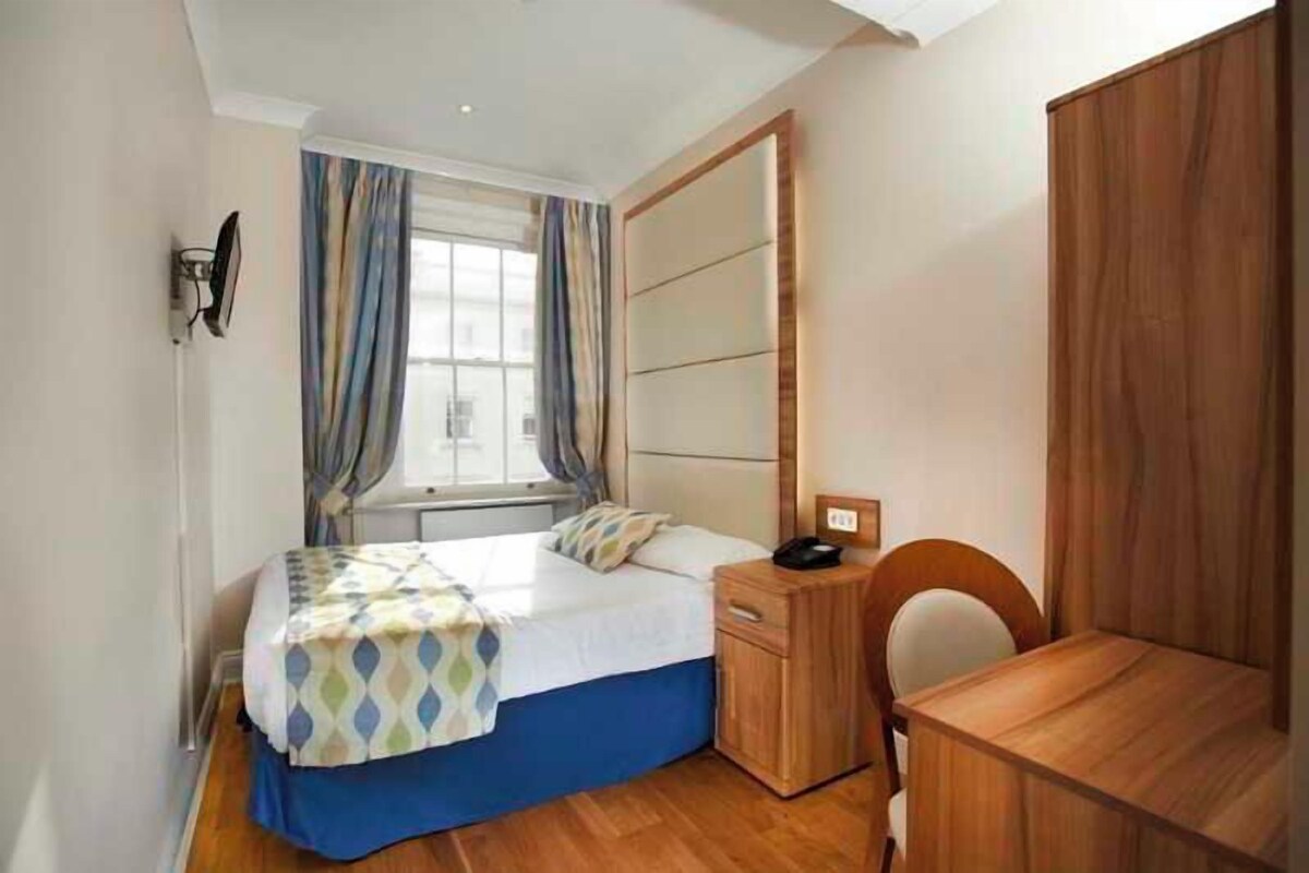 DOUBLE ROOM