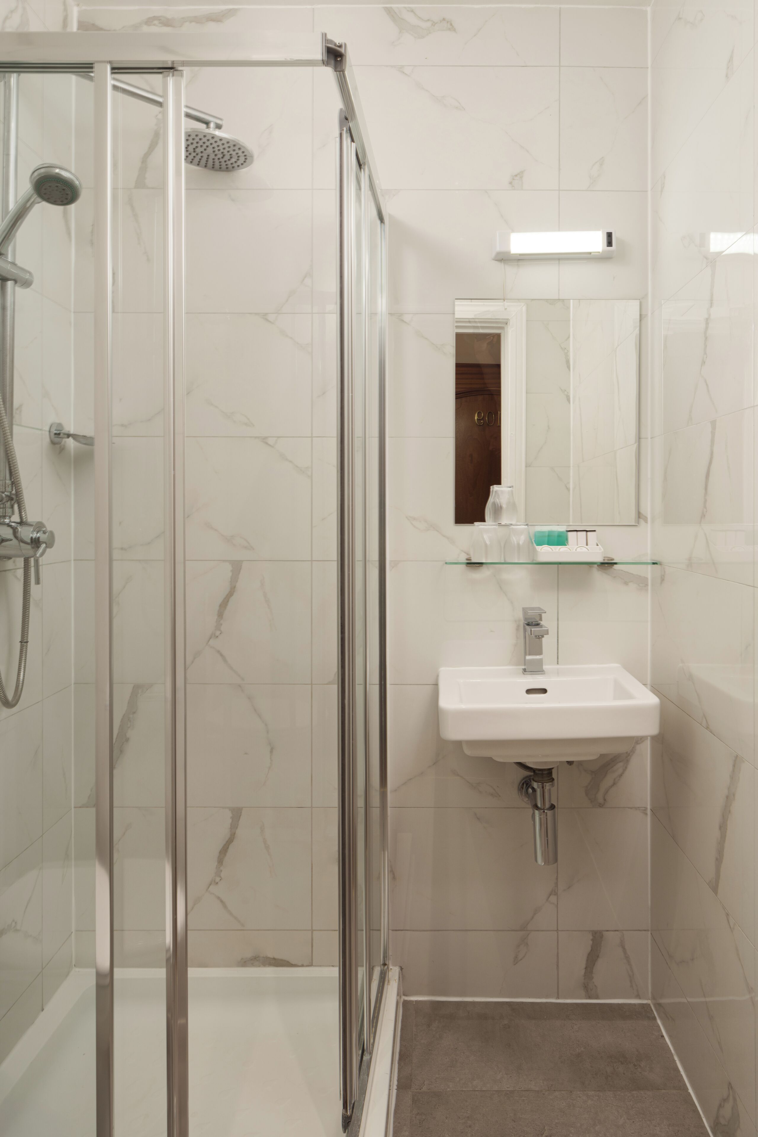 Photo - Royal Eagle Hotel