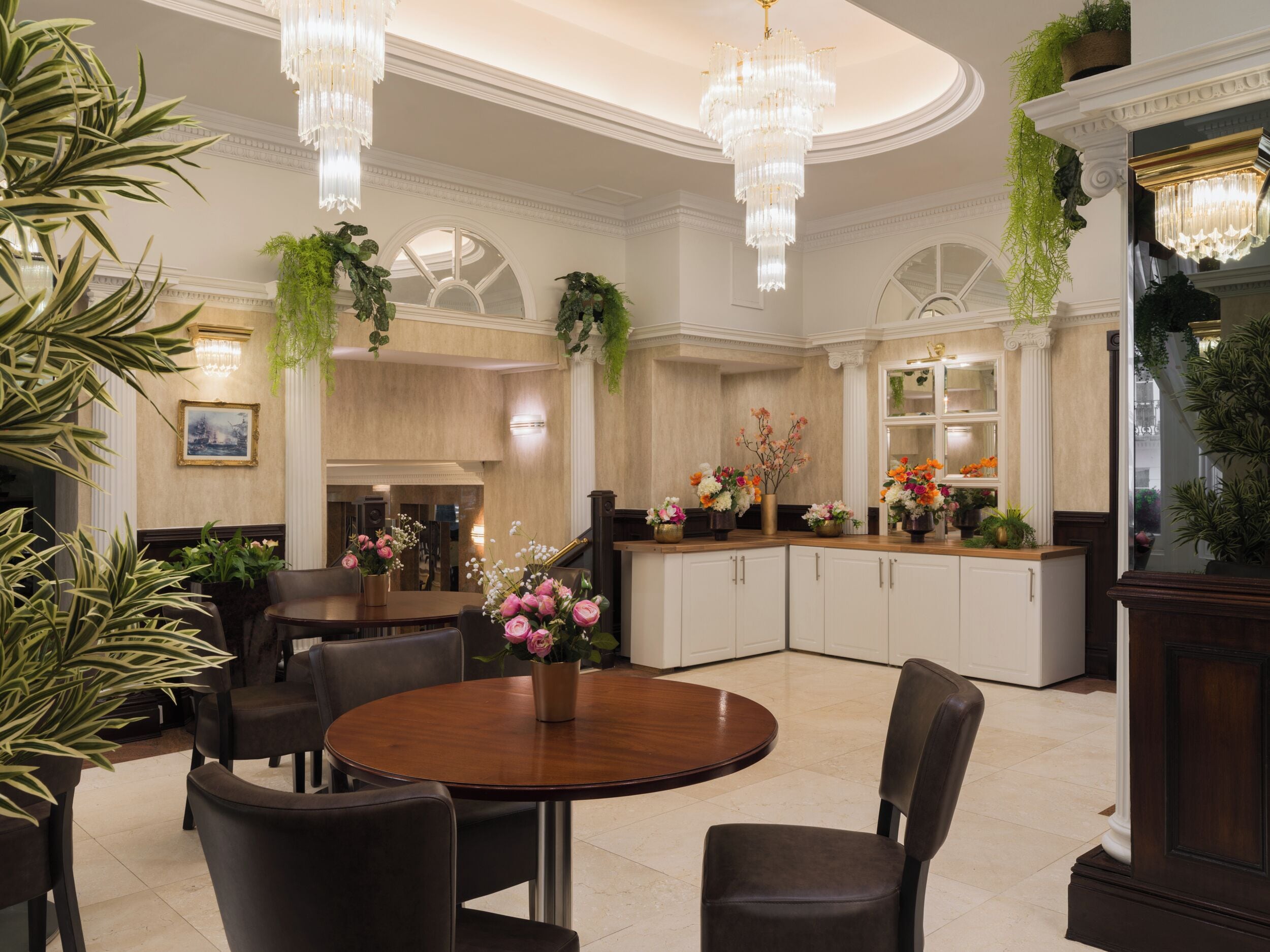 Photo - Royal Eagle Hotel