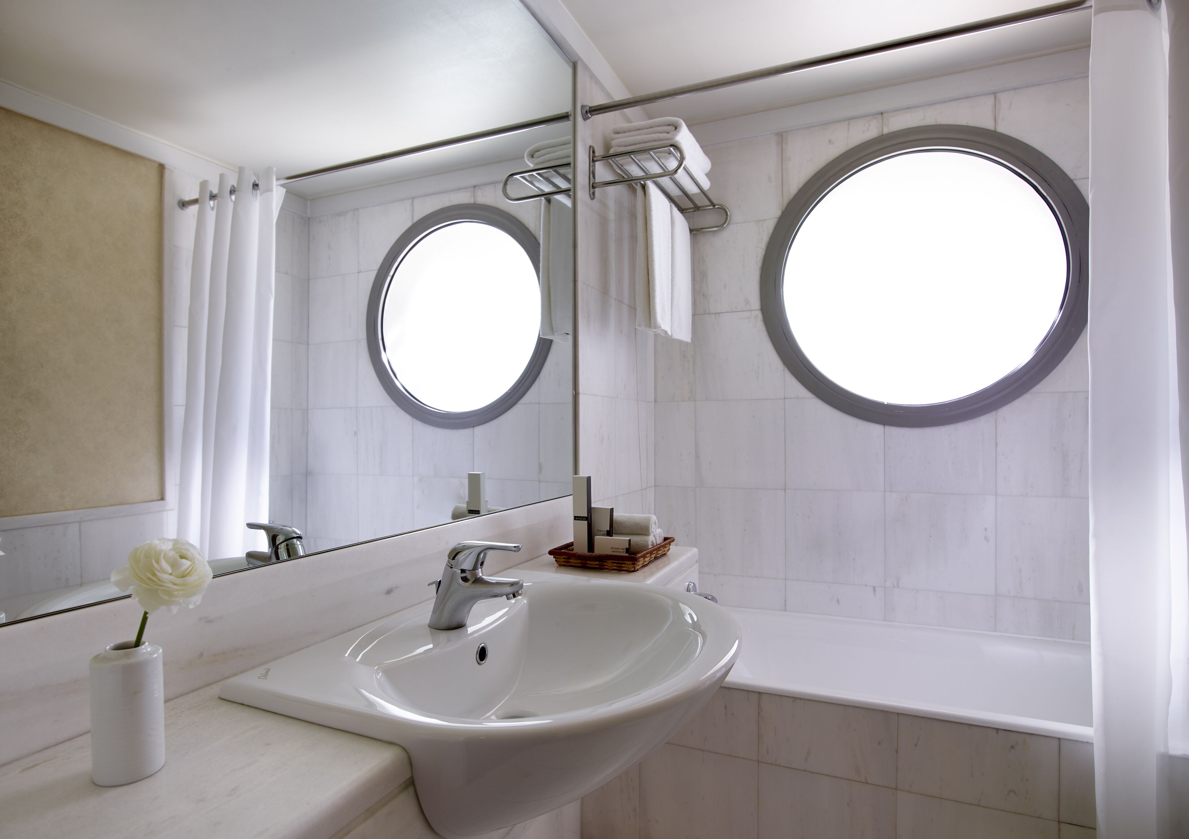 executive room | 1 bedroom, in-room safe, desk, laptop workspace