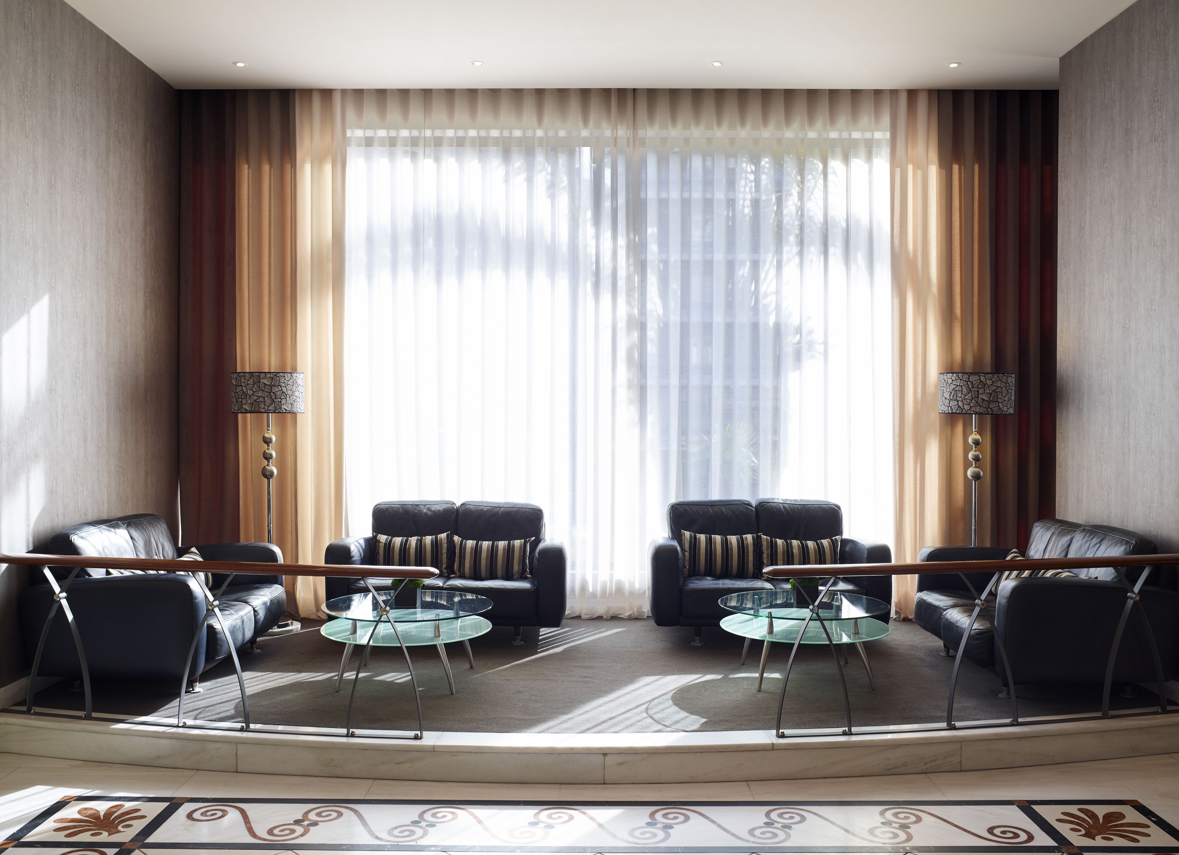 2 bars/lounges, poolside bar