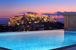 Penthouse Suite, 2 Bedroom Suite, Acropolis view | Roupas de cama antialérgicas, frigobar, cofres nos quartos, escrivaninha