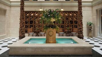 Een sauna, een Turks bad/hammam, lichaamsbehandelingen, aromatherapie