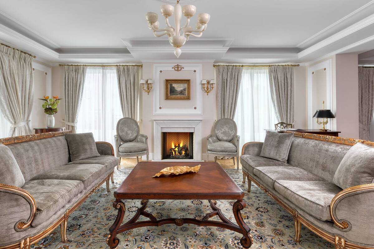 Penthouse Suite, 2 Bedroom Suite, Acropolis view | 低過敏寢具、迷你吧、客房內保險箱、書桌