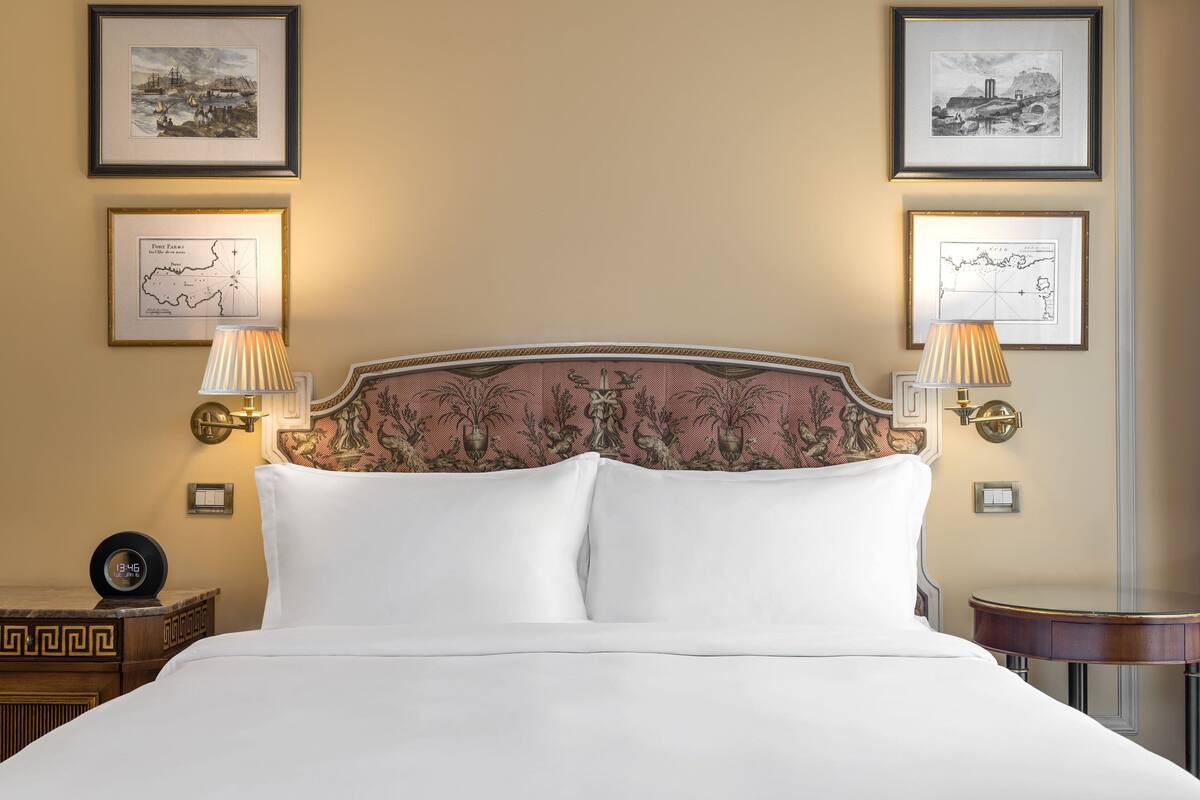 Classic, Guest room, 1 King, Courtyard view, High floor | 低過敏寢具、迷你吧、客房內保險箱、書桌