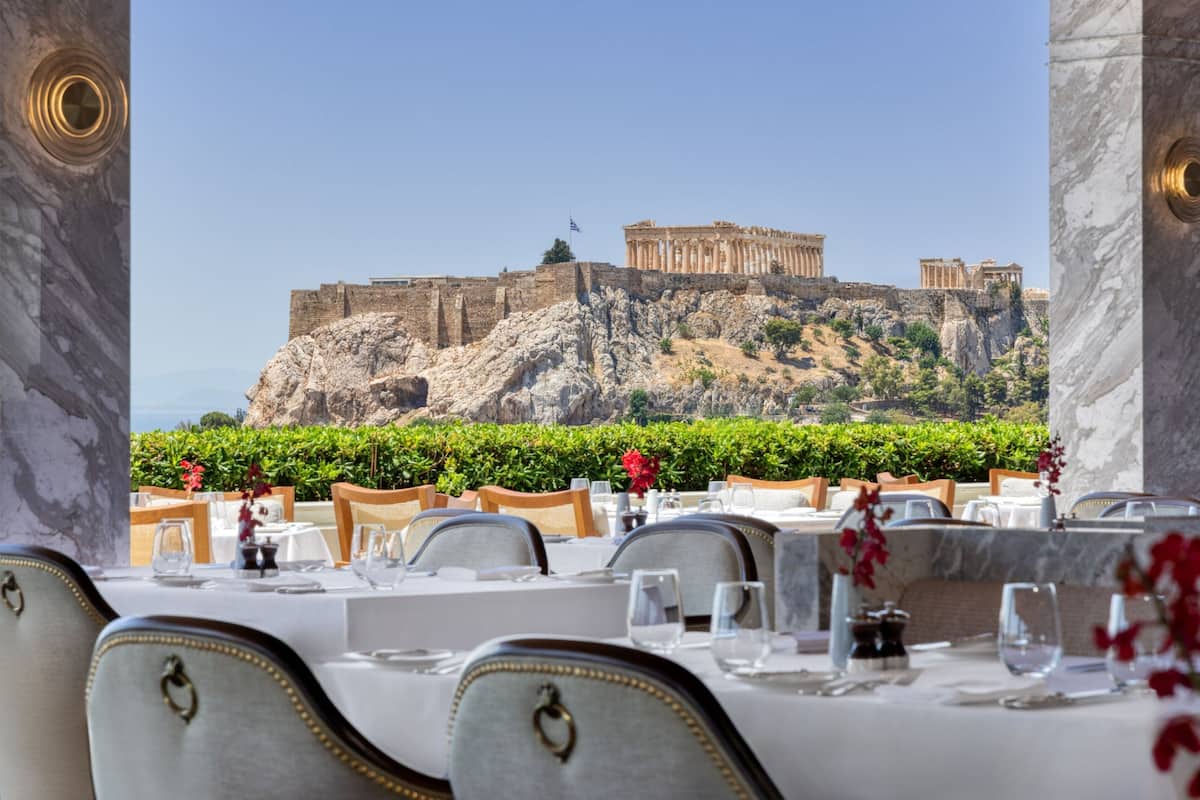 2 bars/lounges, rooftop bar